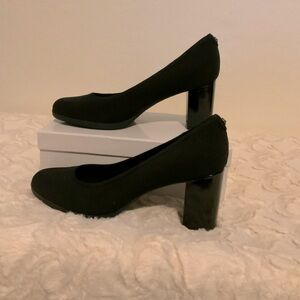 ANN KLEIN BLACK HEELS BRAND NEW